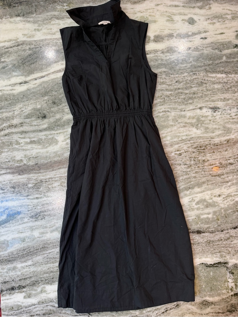 LOFT Black Sleeveless Collared Midi Dress
Size Small Petite